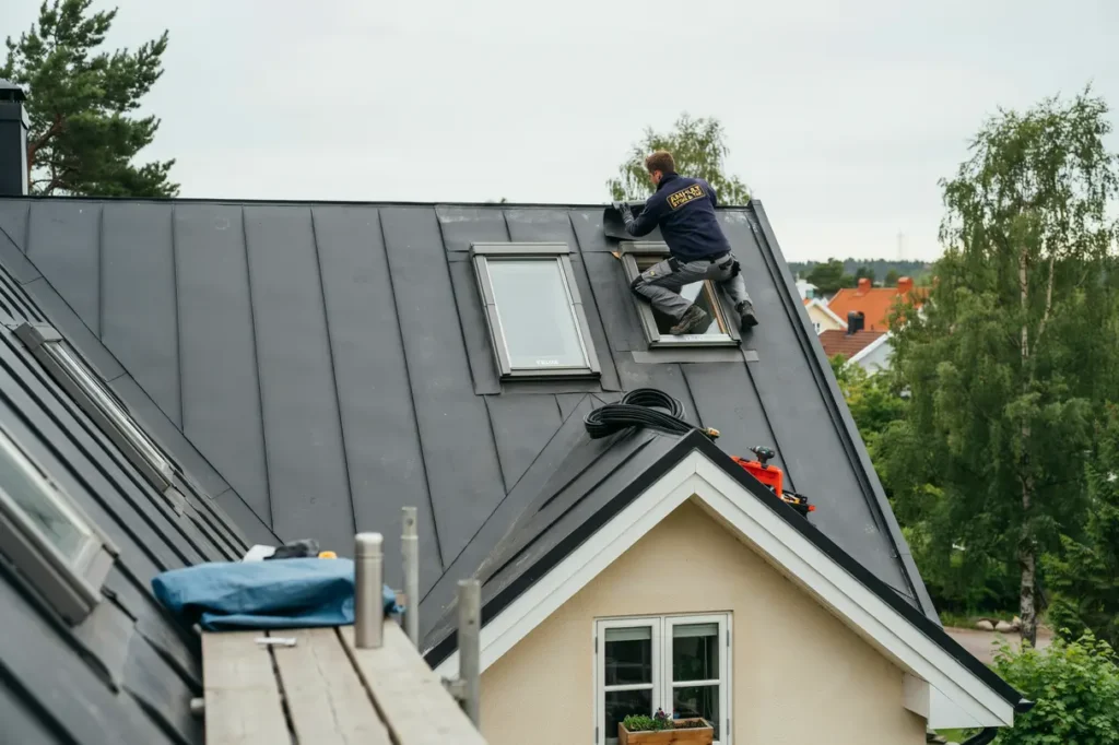 tak versyn och byte av takf nster p villa i amhult